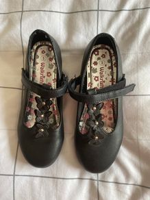Girls shoes