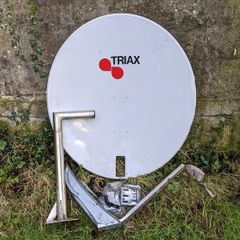 New Triax Satellite dish 95 cm with Wall Mount