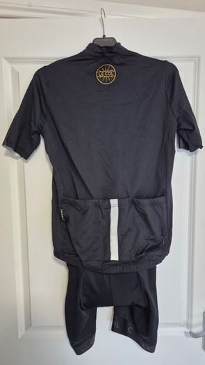 le col hors categorie black/gold kit