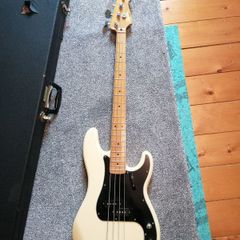 Squier Matt Freeman P Bass