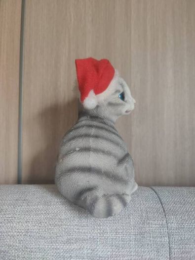 cat figurine