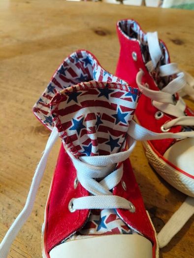 Youths high top trainers, great condition. Stars and stripes lining inside.