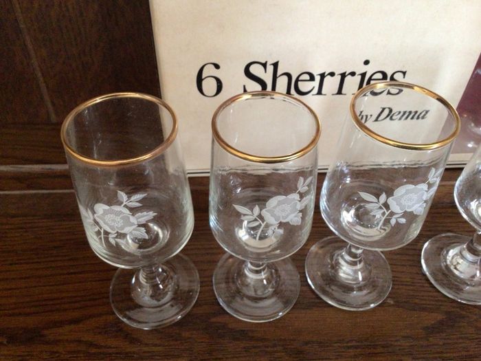 6 Vintage Dema Sherry glasses boxed