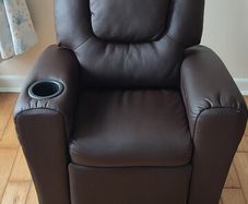 Child recliner chair w/ cup holder