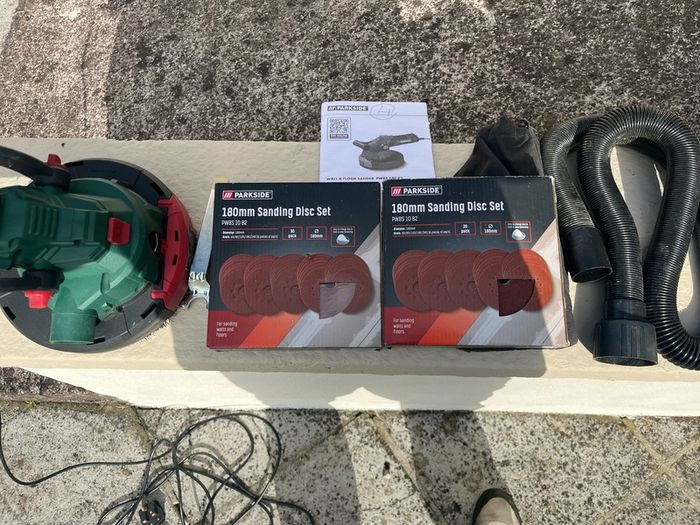 Wall and floor sander