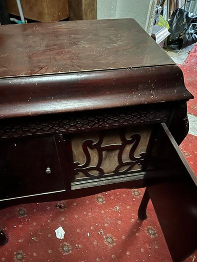 Antique coronola phonograph & 50 records (78rpm)