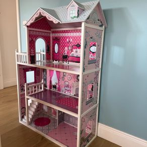 Large Doll House