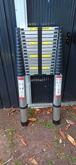 Telescopic extension ladder