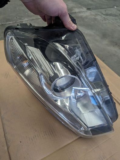 Nissan Qashqai left side headlight
