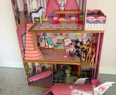Large dolls house & Barbie airplane