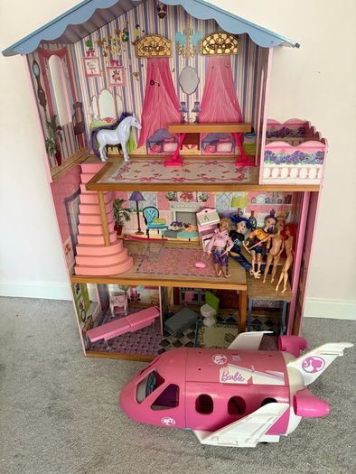 Large dolls house & Barbie airplane