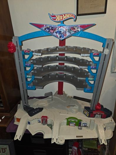 Hot Wheels City Ultimate Garage Playset