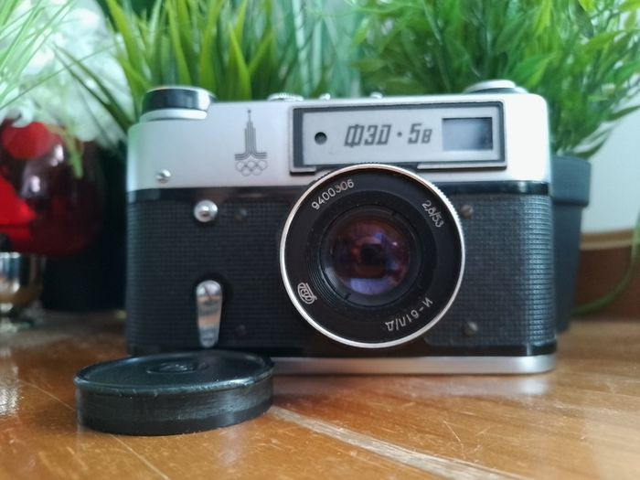 Refurbished FED-5B Olympic, 35mm Film Camera, Industar-61 Lens, M39 Mount, 256538
