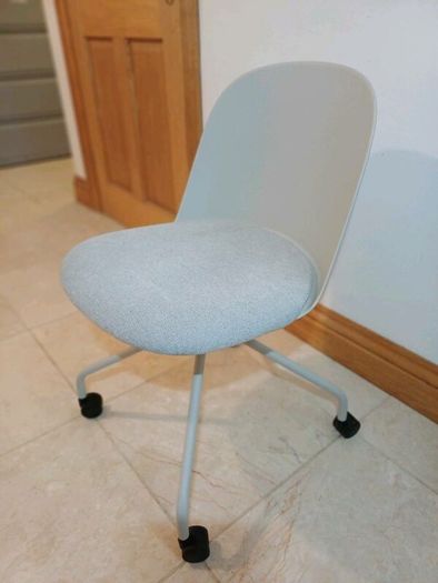 Mariolina Design Eggs Chair