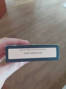 Bare minerals powder