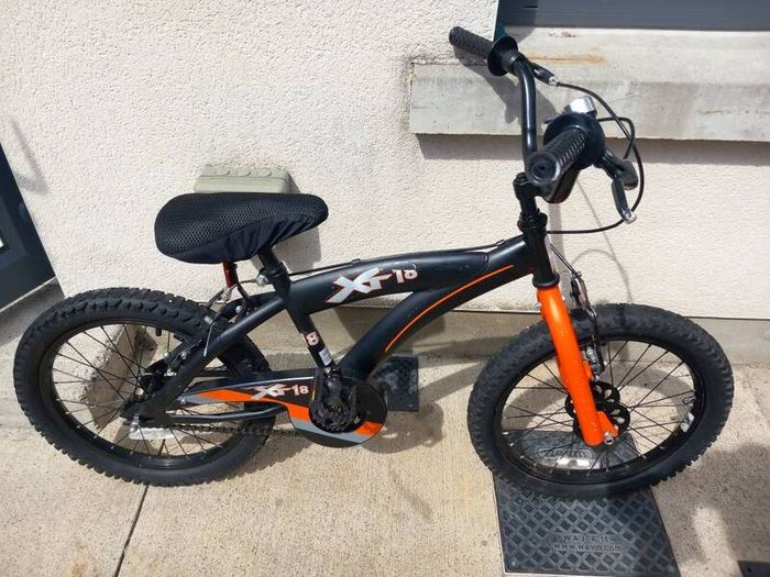 Kids bike size 18 inch wheels.