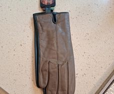 Leather gloves
