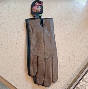 Leather gloves