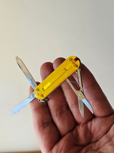 Victorinox Classic Sd 58mm Swiss Army Knife Keychain tool