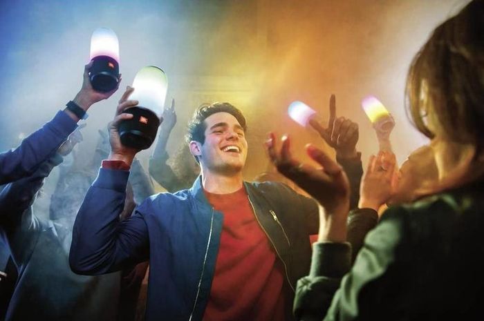 Plus 3 Design Wireless Bluetooth Waterproof Speaker with 360 LED
