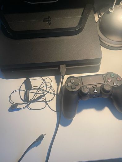 Ps4 1TB + 1 x Controller