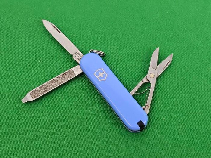 SOG Keychain Tools Victorinox Classic sd Swiss Army Knife Bundle