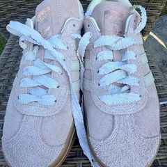 Women's trainers
