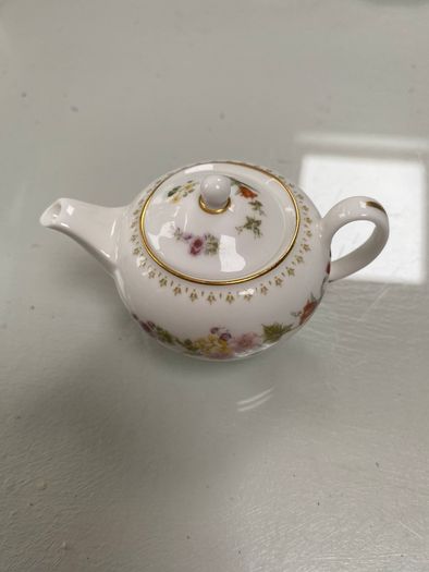 Wedgwood minature Mirabelle  tea pot