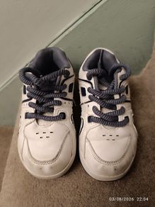 DUNNES boys shoes - size 26