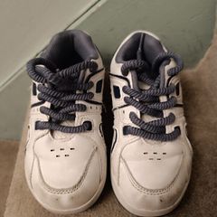 DUNNES boys shoes - size 26