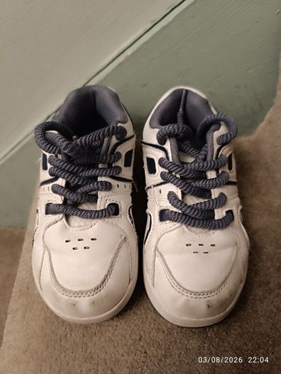 DUNNES boys shoes - size 26