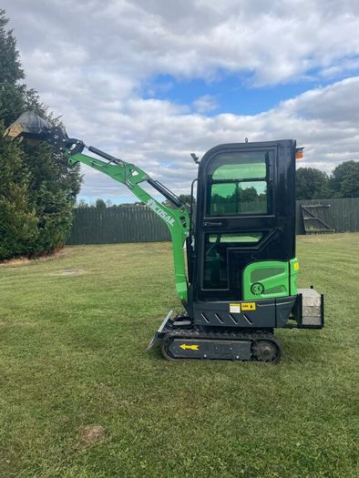 Mini digger. 1.2ton