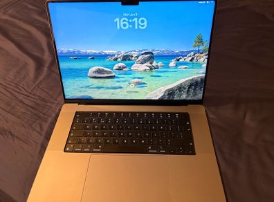 MacBook Pro M1 Pro 16" 1tb SSD 32gb RAM Space Grey