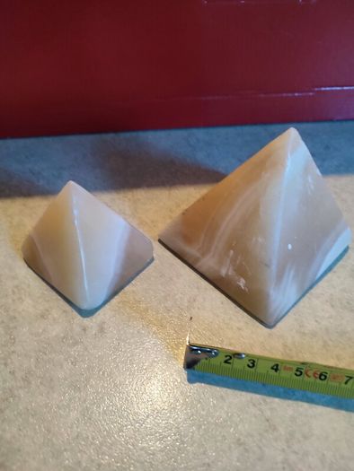 Lovely Set Of 2  Alabaster Pyramids As Paperweight Or Decorative Ornament.