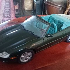 Maisto Jaguar 1/18 scale