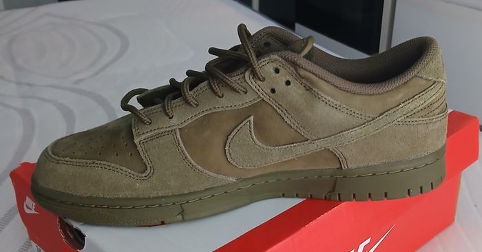Nike Dunk Green Suede Size 10 Brand New