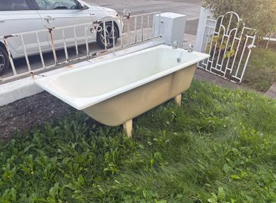 Cast iron bath
