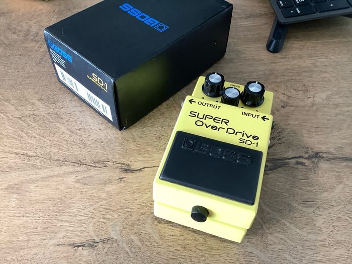 Boss SD-1 Super Overdrive effect pedal box