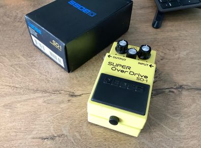 Boss SD-1 Super Overdrive effect pedal box