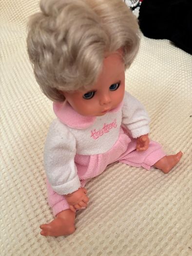 1980's Doll moving eyes. Beautiful Hair.