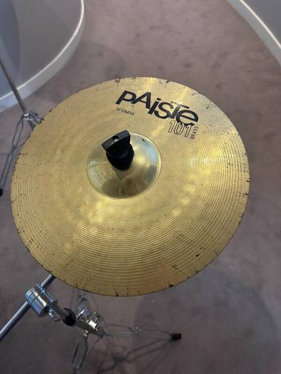 Full drumkit with accessories