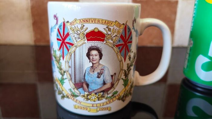 Queen Elizabeth II 40th anniversary souvenir mug