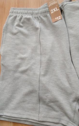 Men's T/Shirt and Shorts .. Size: 2 X Large