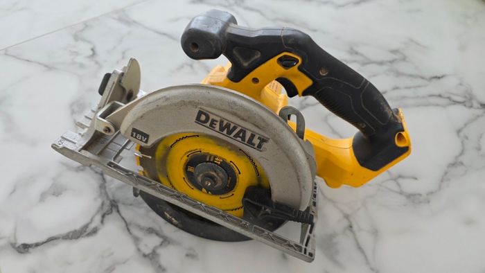 DeWalt DCS391 Cordless Circular Saw skillsaw