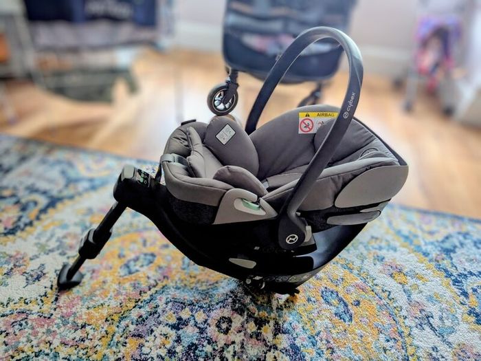 Cyber infant car seat with base