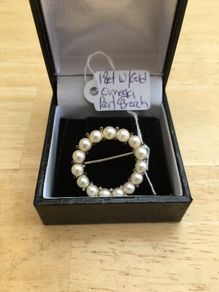 18ct White Gold Omega Pearl Brooch