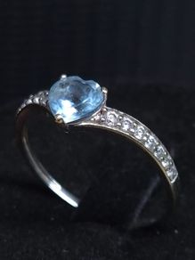 Vintage 9ct White Gold Blue Heart Ring