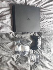 PS4 Slim 2TB Boxed Pristine Condition ## Jackpot ## 11.00