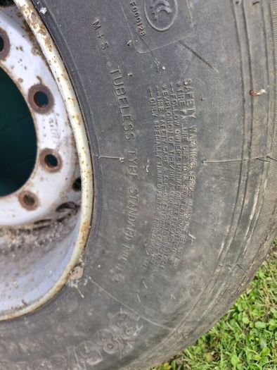 10 stud super single tyre