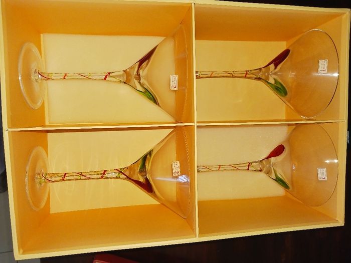 wine glasses x 5 & cocktail glasses x 4